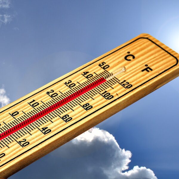 Thermometer over 100F - Working in extreme hot weather conditions - workers' compensation benefits